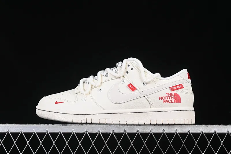 All categories Nk SB Dunk Series Nk SB Dunk Low High-end customized low-top sneakers Nk SB Dunk Low x North Face x Sup series-strap beige and white hook Anniversary high-end customized low-top casual sneakers YX5066-229